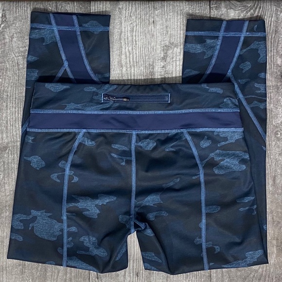 ⭐️Lululemon Run Inspire Crop II Full-On Luxtreme in Heathered Texture Lotus Camo - Picture 3 of 8